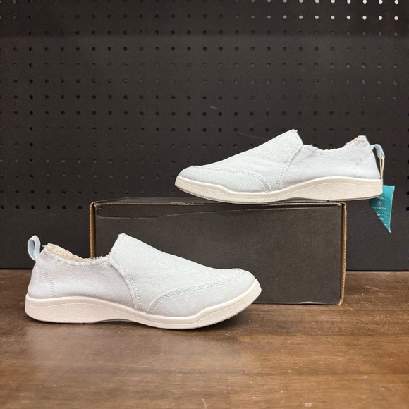 New W Box Womens Vionic Malibu Acidwash Light Blue White Denim Sneakers Size 6.5 - Picture 2 of 5